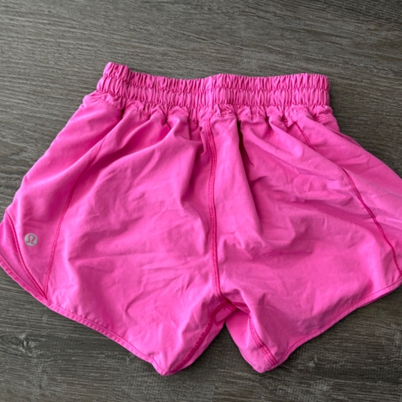 Lululemon Hotty Hot Low-Rise Lined Short 4" - Picture 2 of 2